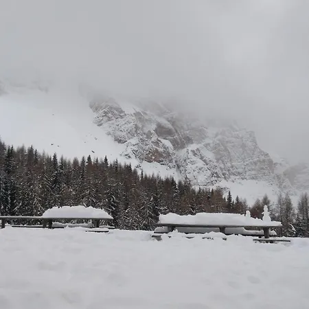 A 2,5 Km Da Alleghe